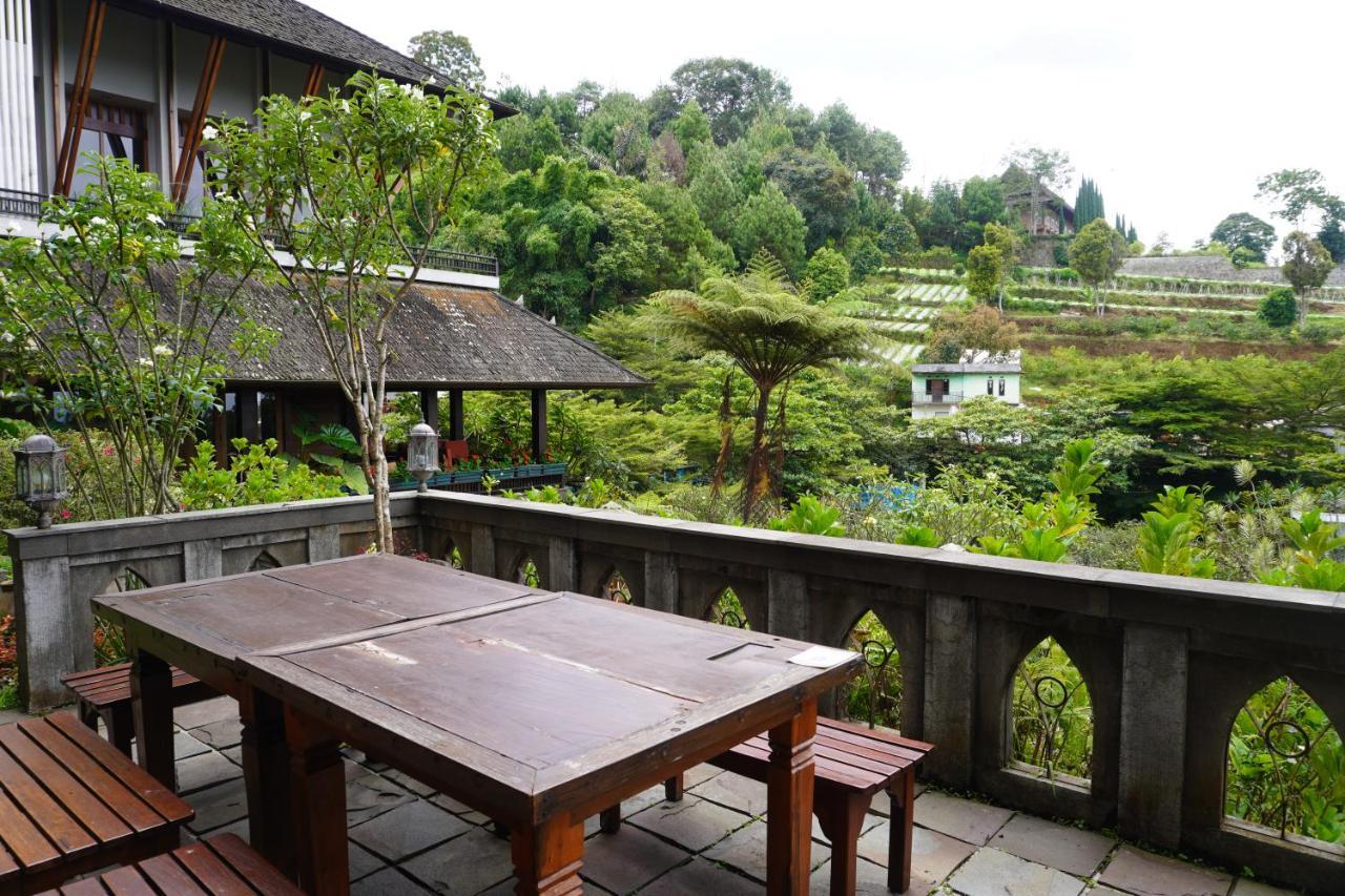 Rumah Stroberi Organic Farm & Family Lodge เล็มบัง ภายนอก รูปภาพ