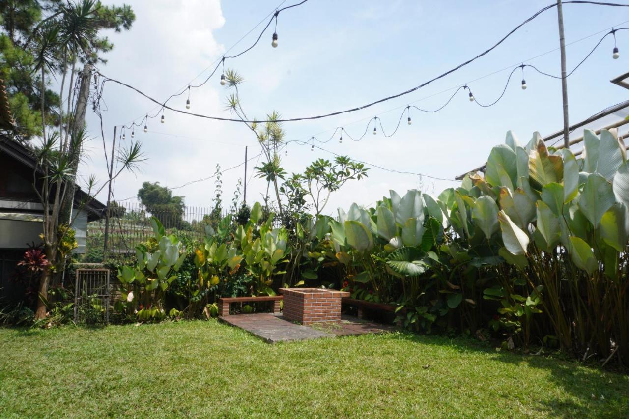 Rumah Stroberi Organic Farm & Family Lodge เล็มบัง ภายนอก รูปภาพ