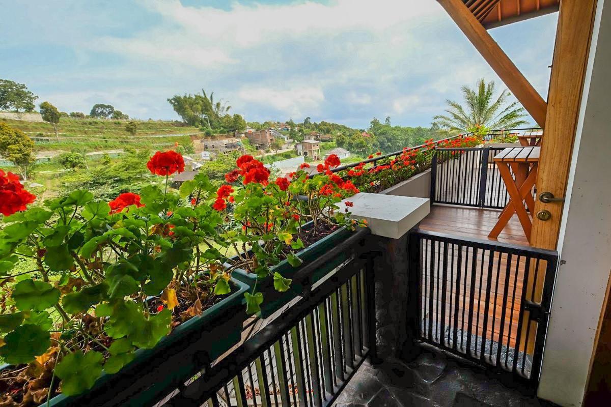 Rumah Stroberi Organic Farm & Family Lodge เล็มบัง ภายนอก รูปภาพ